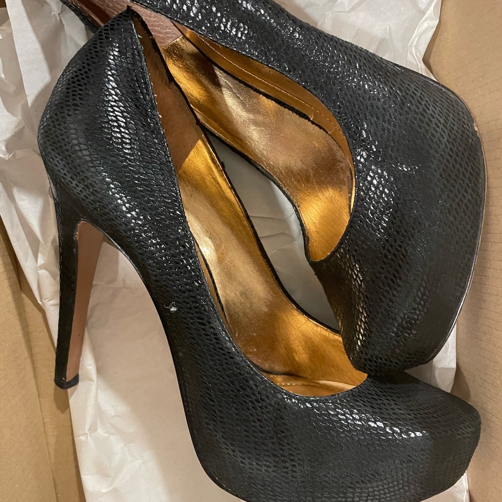 Heels - Picture 3 of 6